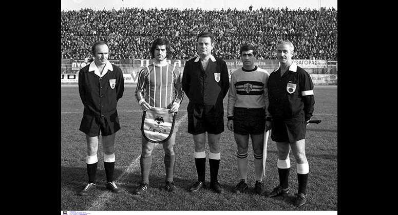 Γκερτ Μίλερ και Μίμης Παπαϊωάννου πριν το φιλικό ΑΕΚ-Μπάγερν 1-0 το 1971